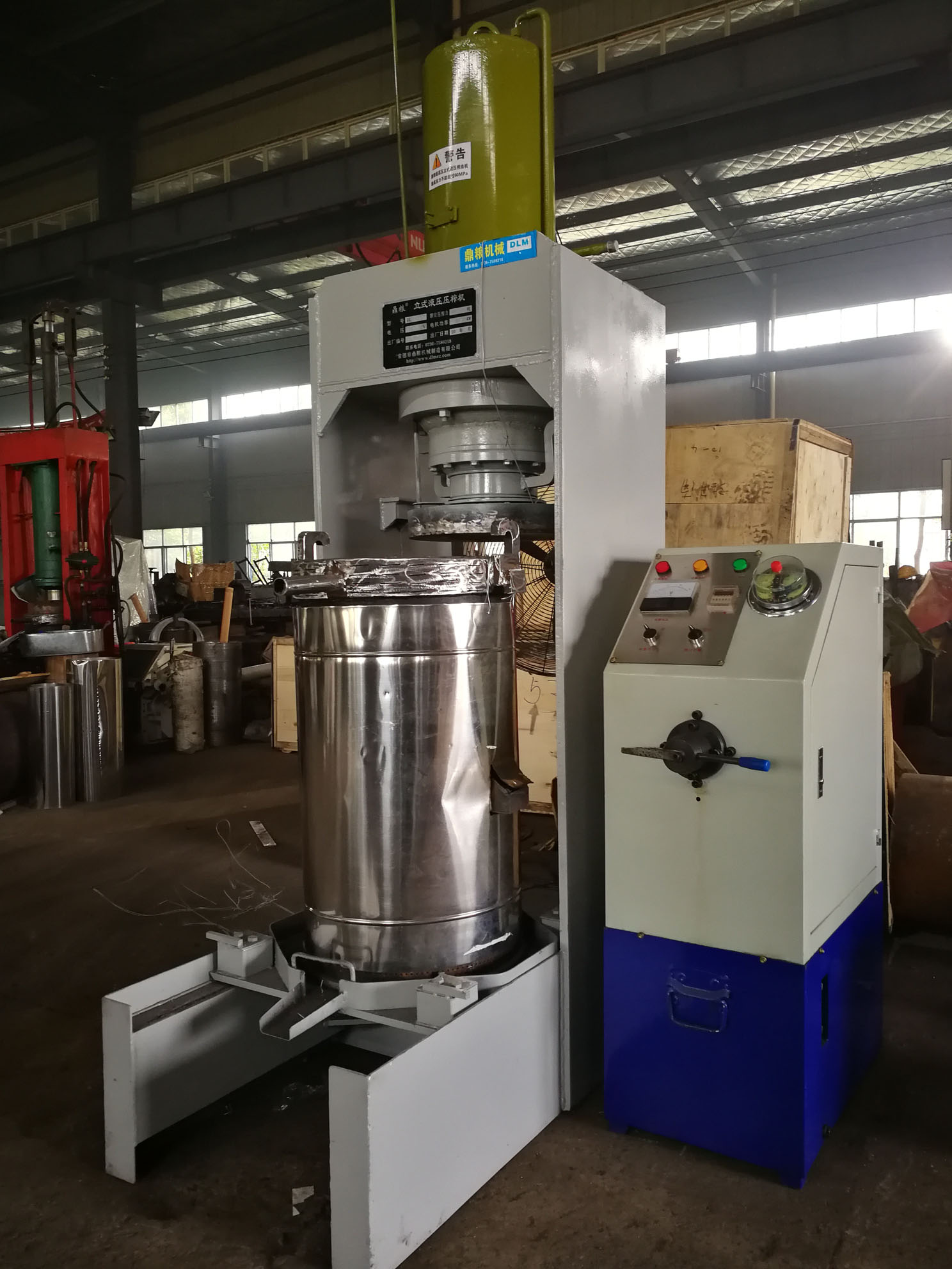 不銹鋼超高壓立式液壓壓榨機，果汁壓榨機，果渣壓榨機，藥材壓榨，油渣處理，白土壓榨